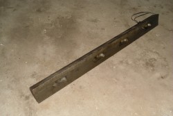 Клин средний плит дробящих неподвижных щековой дробилки Metso C125 471136